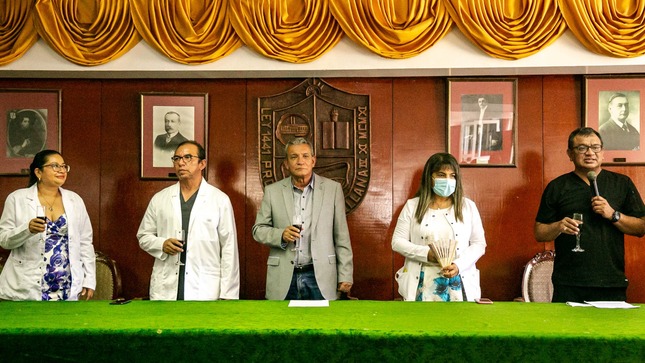 ALCALDE FELICITÓ AL PERSONAL MÉDICO EN CEREMONIA POR EL XVI ANIVERSARIO DE CREACIÓN DE LA UCI DEL HOSPITAL DE APOYO II - 2 SULLANA