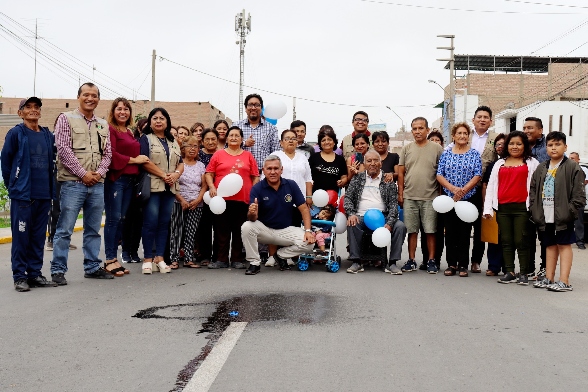 Alcalde Fernando Cárdenas entregó renovada calzada vehicular de calle Julio C. Tello