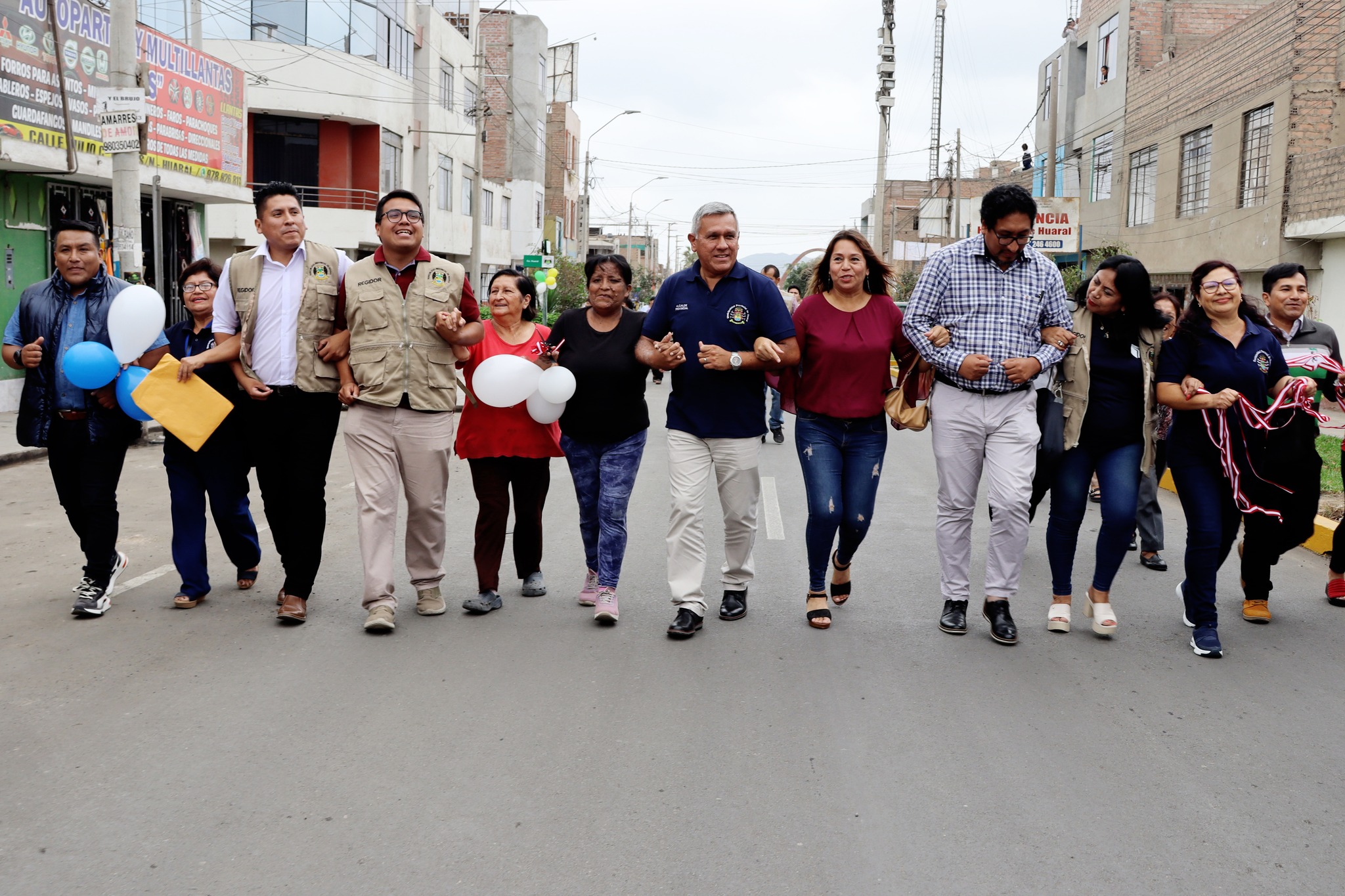 Alcalde Fernando Cárdenas entregó renovada calzada vehicular de calle Julio C. Tello