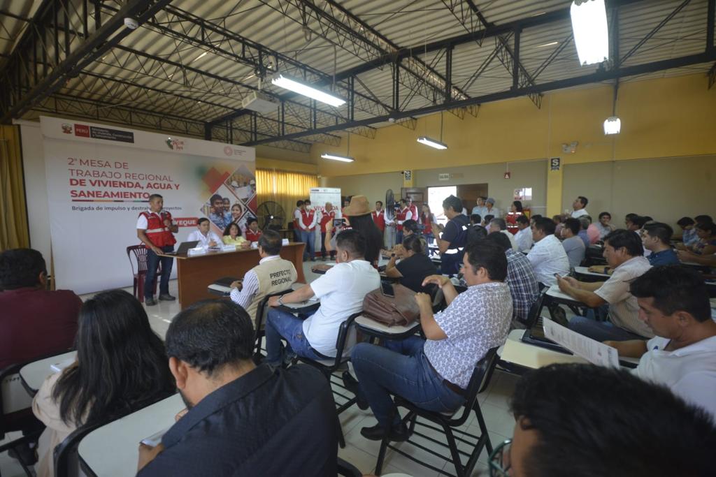 Director Ejecutivo del PNSU presenta la mecánica de la mesa de trabajo en Lambayeque