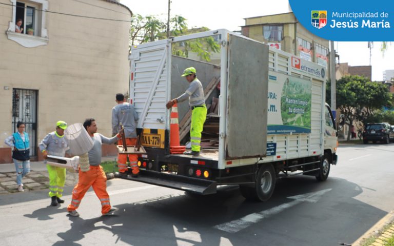 💪 Continuaremos con esta labor, recorriendo las diferentes zonas y calles de nuestro distrito, a fin de reducir la acumulación de material en desuso en los hogares jesusmarianos.