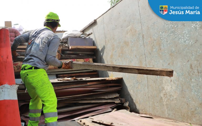 💪 Continuaremos con esta labor, recorriendo las diferentes zonas y calles de nuestro distrito, a fin de reducir la acumulación de material en desuso en los hogares jesusmarianos.
