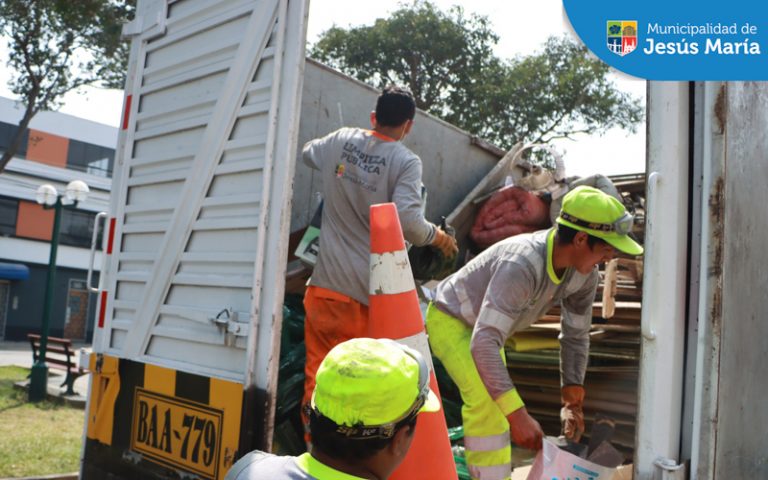 💪 Continuaremos con esta labor, recorriendo las diferentes zonas y calles de nuestro distrito, a fin de reducir la acumulación de material en desuso en los hogares jesusmarianos.
