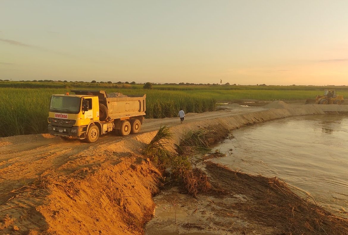 Se continuarán con los trabajos de reforzamiento con rocas y tierra granulada en el exterior en el dique para evitar nuevas erosiones.