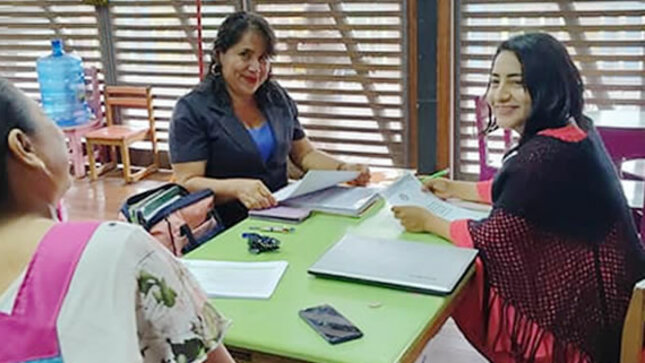 Especialistas de la Ugel Tambopata realizan monitoreo a trabajo de docentes en aula