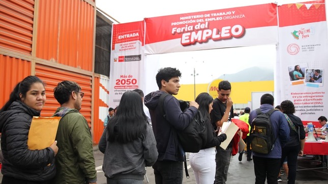 Más de 2000 puestos de trabajo se ofertaron en Feria del Empleo San Juan de Lurigancho