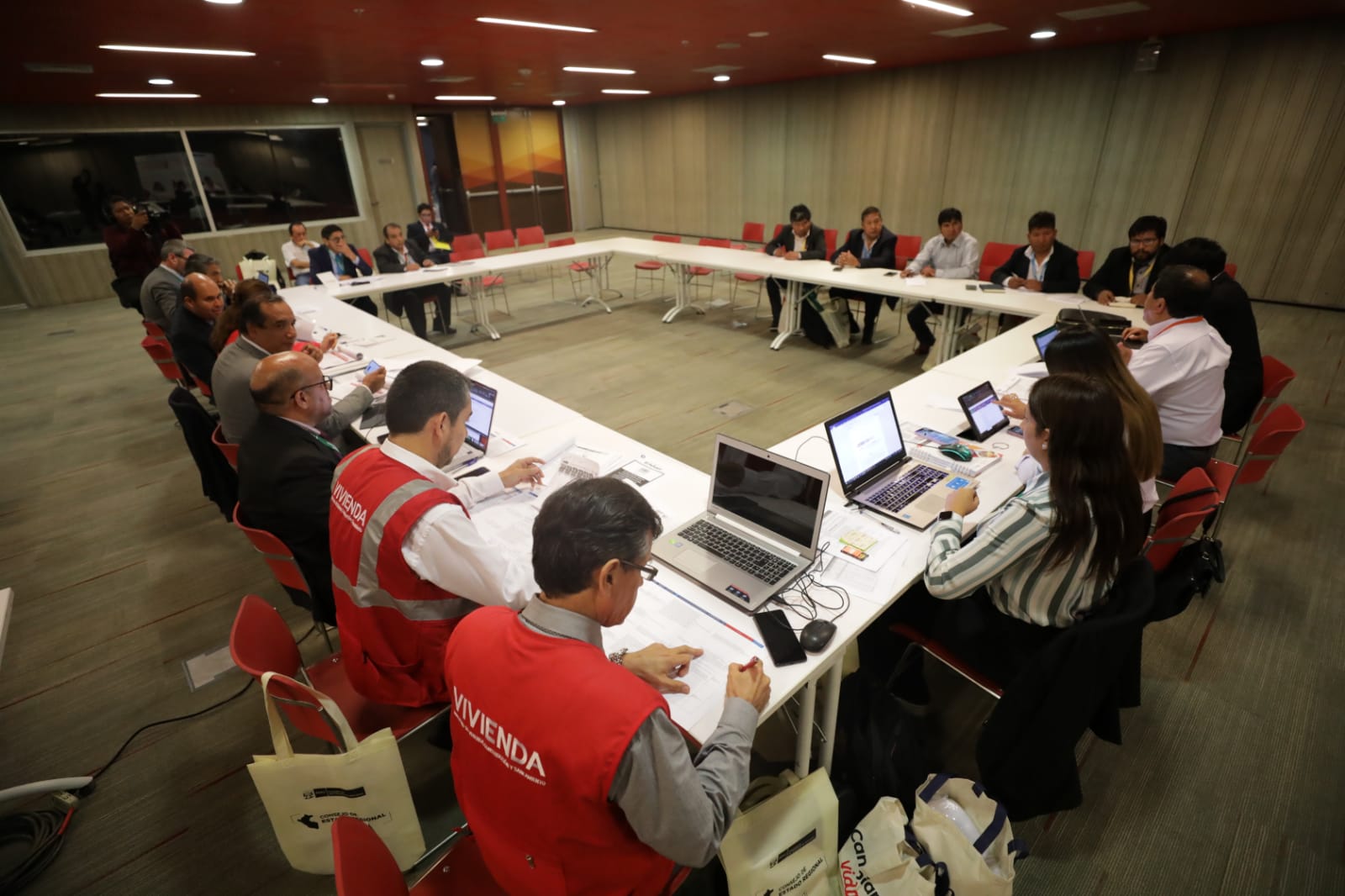 Ministerio de Vivienda participa en mesas técnicas con regiones para el desarrollo de obras de agua y saneamiento