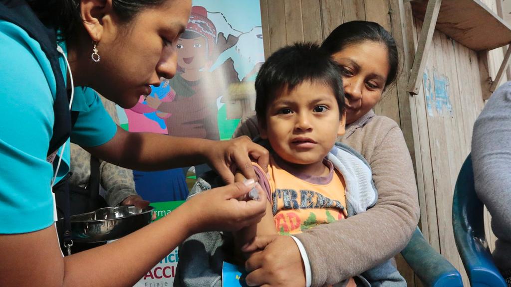 Las vacunas contra la influenza y la covid-19 se pueden recibir en simultáneo