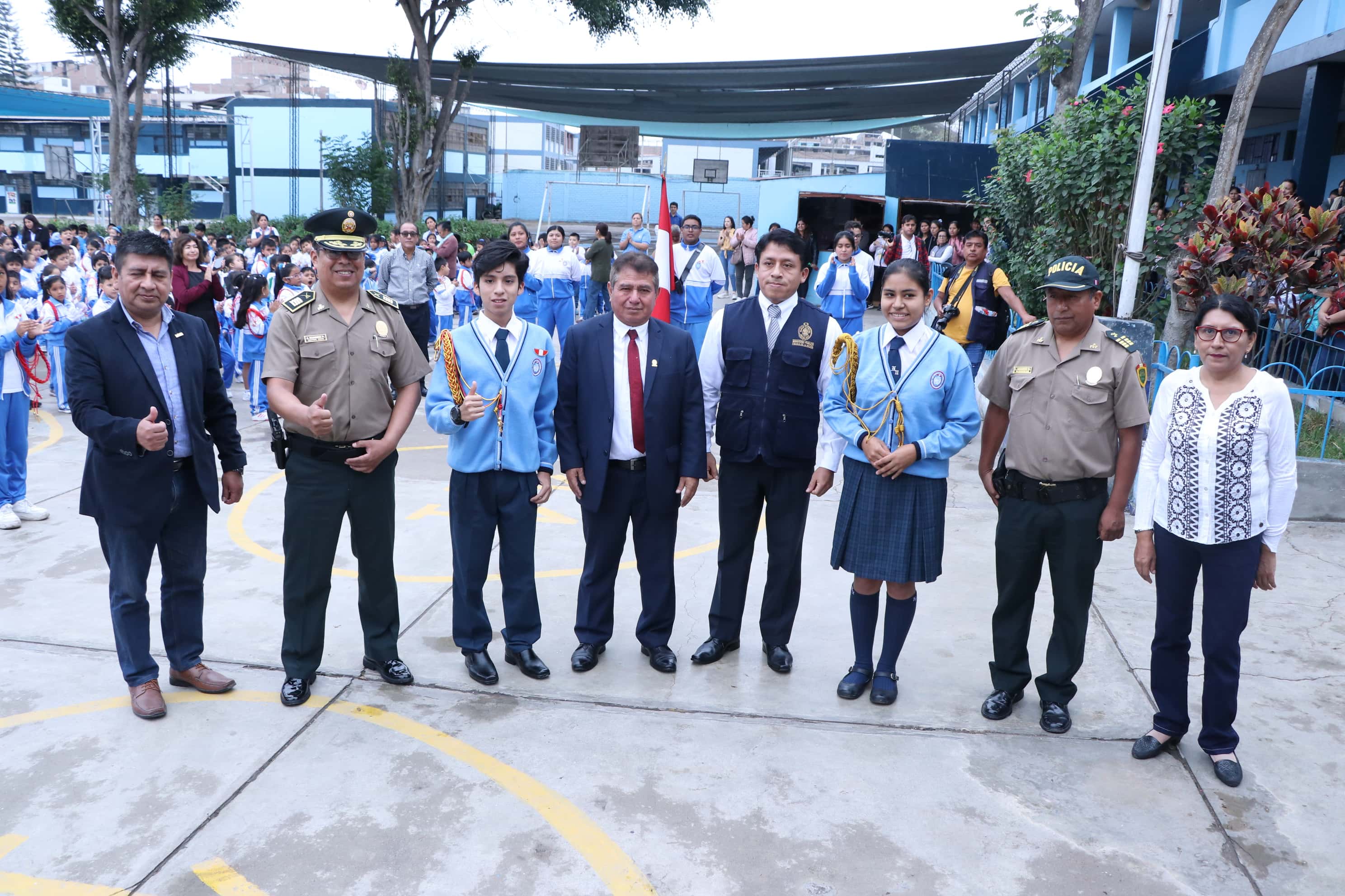 Juramentación de policías escolares en IE 7062 naciones unidas de SJM