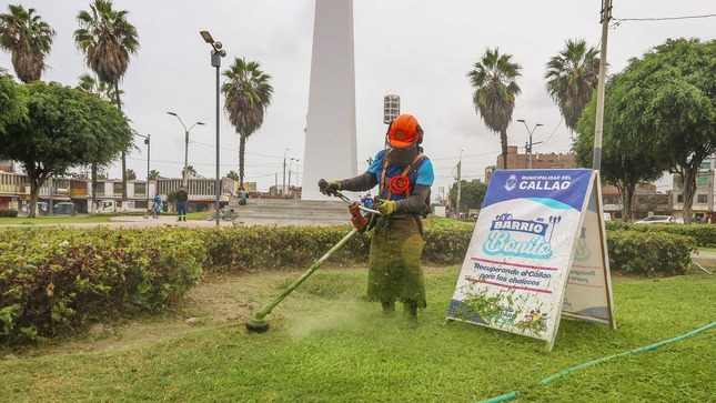Seguimos realizando el mantenimiento constante de las áreas verdes.   