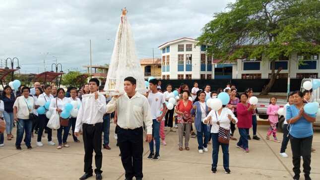 En Mayo iniciamos con el mes Mariano, homenajeando a la patrona de nuestro Distrito, La Virgen de Fátima