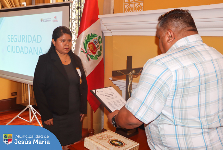 ☝️ El #Codisec es un espacio de diálogo, coordinación y elaboración de políticas y planes vinculados a la seguridad ciudadana, está presidido por nuestro alcalde Jesús Gálvez Olivares y conformado por las principales autoridades distritales. Todos ellos contribuyen con sus conocimientos y experiencia a fortalecer la seguridad en el distrito.