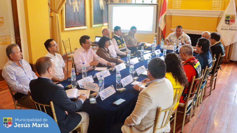☝️ El #Codisec es un espacio de diálogo, coordinación y elaboración de políticas y planes vinculados a la seguridad ciudadana, está presidido por nuestro alcalde Jesús Gálvez Olivares y conformado por las principales autoridades distritales. Todos ellos contribuyen con sus conocimientos y experiencia a fortalecer la seguridad en el distrito.