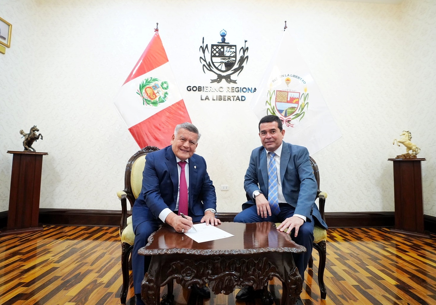 GORE firma acta de compromiso para seguir luchando contra la corrupción