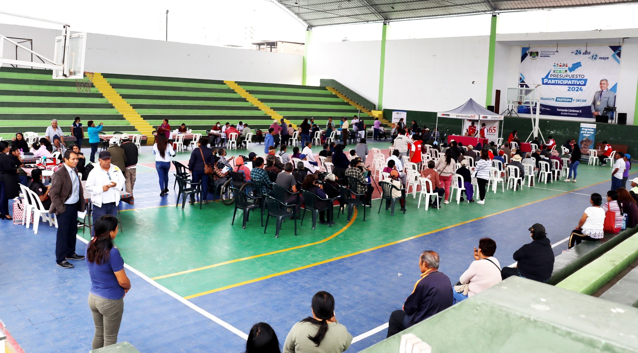 Beneficiarios del programa Pensión 65 participan de la campaña cuidados de la salud y entrega de lentes de lectura