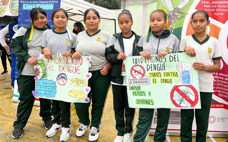 Foto 3 de Familias de San Juan de Lurigancho participan en actividad preventiva contra el dengue