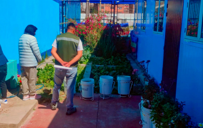Dentro de la atención de escuelas verdes, la Gerencia de Medio Ambiente, Saneamiento y Servicios a través de la Subgerencia de Parques, Jardines y Conservación de Áreas Verdes continúa atendiendo las solicitudes a las instituciones educativas y en esta ocasión se realizó la verificación y visita técnica a áreas verdes de la Institución Educativa Inicial 285 de la Gran Unidad Escolar San Carlos, quienes solicitaron la donación de flores y arbustos ornamentales.
