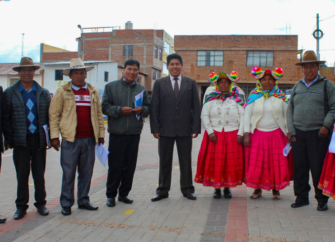 La Municipalidad Provincial de Puno mediante la Sub Gerencia de Promoción Social y Participación Ciudadana, llevó a cabo la capacitación en materia de Funciones Administrativas de Gestión dirigido a los alcaldes y regidores del distrito de Capachica, la misma que se desarrolló en las instalaciones del auditorio de la Municipalidad Distrital de dicho distrito.