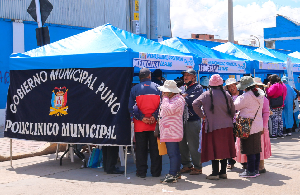 Con gran expectativa se aperturó el programa "Puno Renace con la Muni en tu Mercado" en el Mercado Unión y Dignidad, organizado por la Municipalidad Provincial de Puno a través de la Gerencia de Medio Ambiente, Saneamiento y Servicios, Gerencia de Turismo y Desarrollo Económico, Gerencia de Transportes y Seguridad Vial, Gerencia de Gestión Integral de Residuos Sólidos, Sub Gerencia de Gestión Ambiental y Salud Pública, Centro Veterinario Municipal, Sub Gerencia de Defensa Civil y Gestión de Riesgo de Desastres, Sub Gerencia de Actividades Económicas, SUNAFIL, Policlínico Municipal y CETPRO.