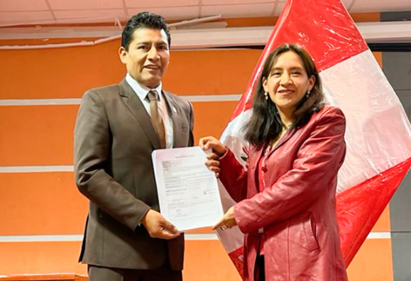 Con el fin de generar empleos y beneficiar a la población más vulnerable de Puno, el alcalde provincial de Puno, Lic. Javier Ponce Roque, suscribió convenio con el programa Lurawi Perú, donde se realizará la ejecución de actividades de intervención inmediata denominados: