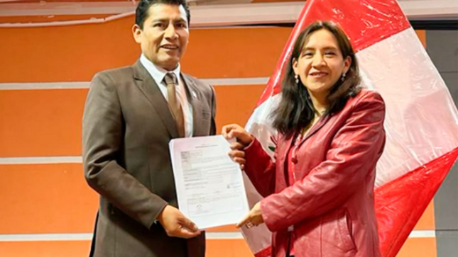 Con el fin de generar empleos y beneficiar a la población más vulnerable de Puno, el alcalde provincial de Puno, Lic. Javier Ponce Roque, suscribió convenio con el programa Lurawi Perú, donde se realizará la ejecución de actividades de intervención inmediata denominados: