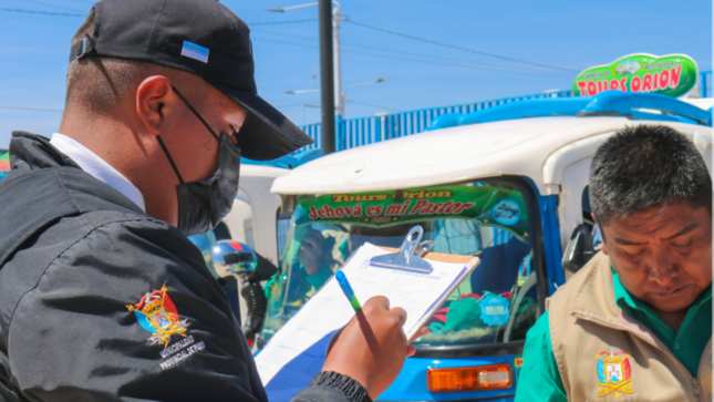 Más de mil vehículos entre mototaxis, volquetes y tricitaxis han pasado por las constataciones vehiculares correspondientes al año 2023, que realiza la Municipalidad Provincial de Puno mediante la Gerencia de Transportes y Seguridad Vial, a través de la Sub Gerencia de Registro de Tránsito, en estricto cumplimiento al cronograma que culminará el 12 de junio.
