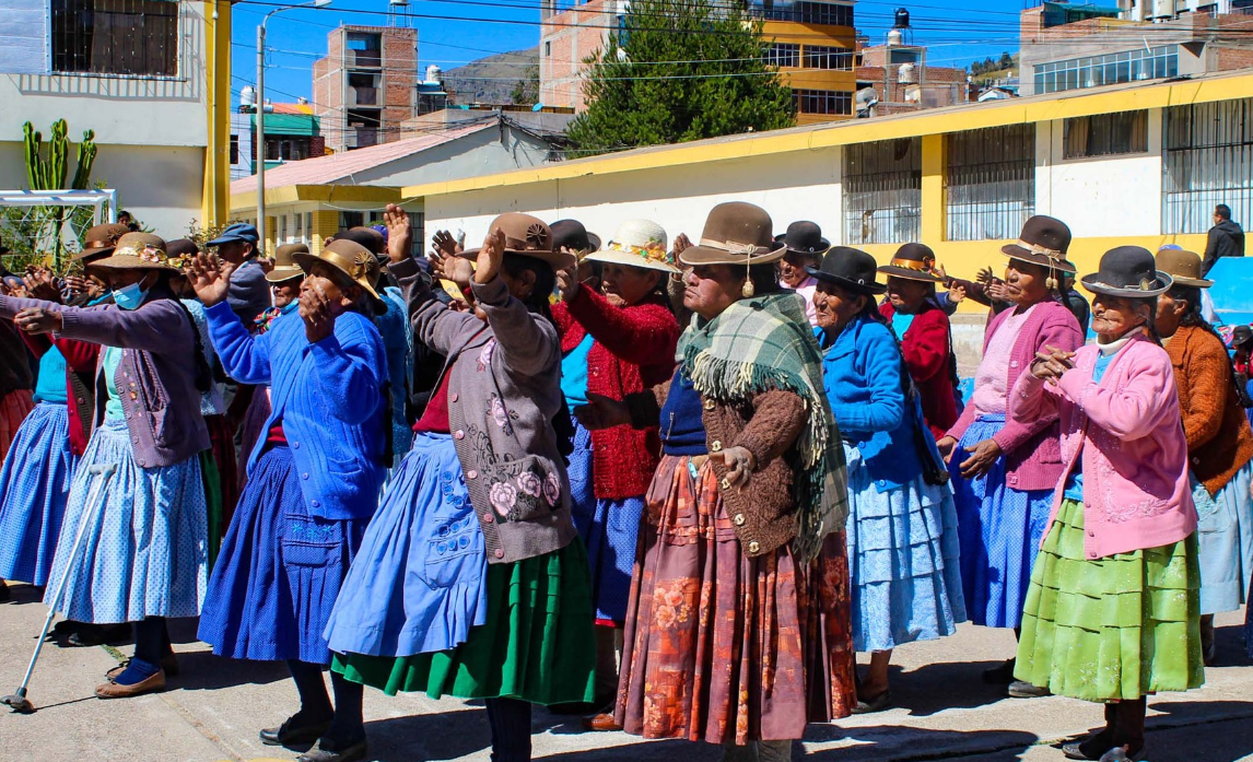 El segundo “Taller de Taichi y Danza” promovido desde el Centro Integral de Atención al Adulto Mayor (CIAM) de la Gerencia de Desarrollo Humano y Participación Ciudadana de la Municipalidad Provincial de Puno, tuvo la participación de más de 600 adultos mayores.