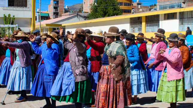 El segundo “Taller de Taichi y Danza” promovido desde el Centro Integral de Atención al Adulto Mayor (CIAM) de la Gerencia de Desarrollo Humano y Participación Ciudadana de la Municipalidad Provincial de Puno, tuvo la participación de más de 600 adultos mayores.