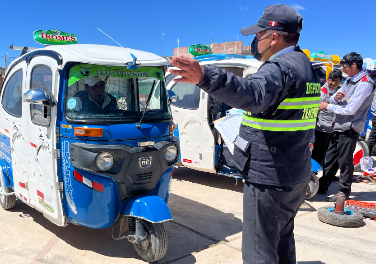Para facilitar el procedimiento de inspecciones y garantizar que los vehículos de los distritos también cumplan con este procedimiento, la Gerencia de Transportes y Seguridad Vial y Sub Gerencia de Registro de Tránsito de la Municipalidad Provincial de Puno, realizó constataciones vehiculares correspondientes al 2023 a unidades menores del distrito de Acora.