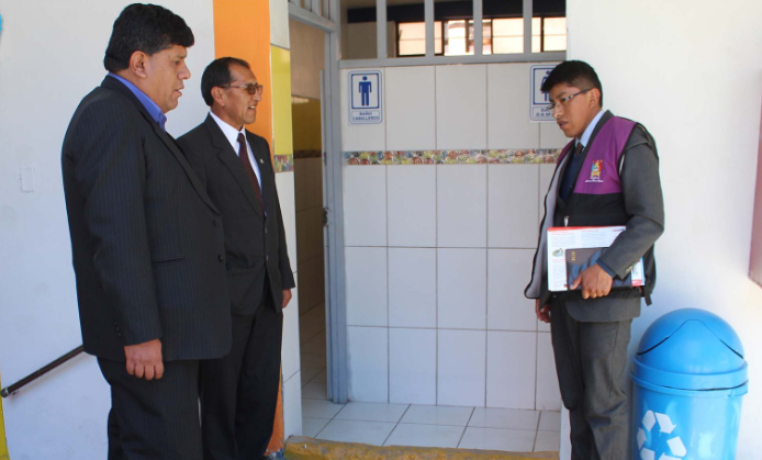 Para verificar que las instituciones educativas privadas de la Ciudad Lacustre cuentan con rampas, elevadores y servicios higiénicos adaptados para las personas con discapacidad, la Oficina Municipal de Atención a las Personas con Discapacidad (OMAPED) de la Municipalidad Provincial de Puno realizó visitas inopinadas y fiscalizaciones a cuatro colegios.