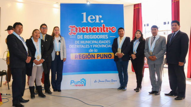 La ciudad de Puno, será la sede del “I Encuentro de Regidores de Municipalidades Distritales y Provinciales de la Región Puno” que se realizará este 27 de abril en el Teatro Municipal de Puno, refirió el primer regidor del Concejo Municipal de Puno, Salvador Hancco Aguilar, el mismo que dio las palabras de apertura en la ceremonia de lanzamiento.