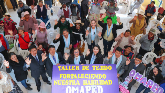 Con más de 50 participantes se dio inicio el taller de tejido "Fortaleciendo Nuestras Habilidades" en las instalaciones del parque Ciudad de los Niños, enfocado a personas con habilidades diferentes, impulsado por la Oficina Municipal de Atención a las Personas con Discapacidad (OMAPED) de la Municipalidad Provincial de Puno.