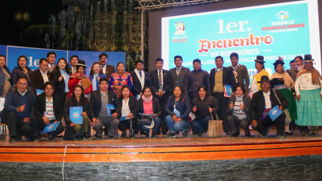 El Primer Encuentro de Regidores de Municipalidades Distritales y Provinciales de la Región de Puno, cumplió su cometido, y capacitó a más de 300 regidores de nuestro departamento, sobre el fortalecimiento de sus capacidades en el desempeño de sus funciones en sus respectivas municipalidades.