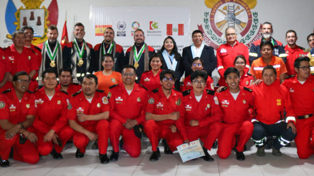 El día de ayer en representación del alcalde provincial de Puno Lic. Javier Ponce Roque, los regidores Salvador Hancco Aguilar y Norma Paredes Romero, realizaron la entrega de la Resolución de Alcaldía N°187 – 2023 a la compañía de bomberos Puno N°42, el cuerpo general de bomberos voluntarios del Perú y la ONG “BUSF BOMBEROS SIN FRONTERAS”.
