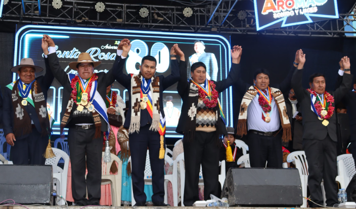 El regidor Rogelio Roque Arazola en representación del alcalde de Puno, Lic. Javier Ponce Roque, participó de los actos conmemorativos por el LXXX aniversario del distrito de Santa Rosa - Mazocruz, haciendo presente la Resolución de Alcaldía N° 200-2023-MPP/A, al Ing. Luis Gómez Coapasa alcalde del distrito de Santa Rosa – Mazocruz siendo extensiva la presente al cuerpo de regidores, autoridades y población en general.