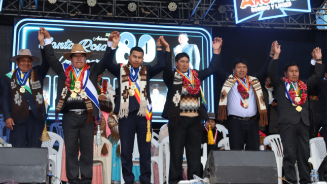 El regidor Rogelio Roque Arazola en representación del alcalde de Puno, Lic. Javier Ponce Roque, participó de los actos conmemorativos por el LXXX aniversario del distrito de Santa Rosa - Mazocruz, haciendo presente la Resolución de Alcaldía N° 200-2023-MPP/A, al Ing. Luis Gómez Coapasa alcalde del distrito de Santa Rosa – Mazocruz siendo extensiva la presente al cuerpo de regidores, autoridades y población en general.
