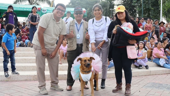 Perrito con camiseta del Unión Huaral ganó el primer lugar del Concurso de Disfraces Canino
