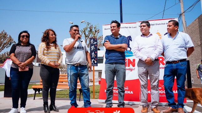El Alcalde Juan Raúl Marticorena junto con el Concejo Municipal y el Dirigente de el Centinela