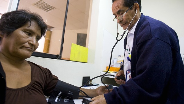 Chequéate Perú solo tres de cada diez peruanos se realizan exámenes preventivos 
