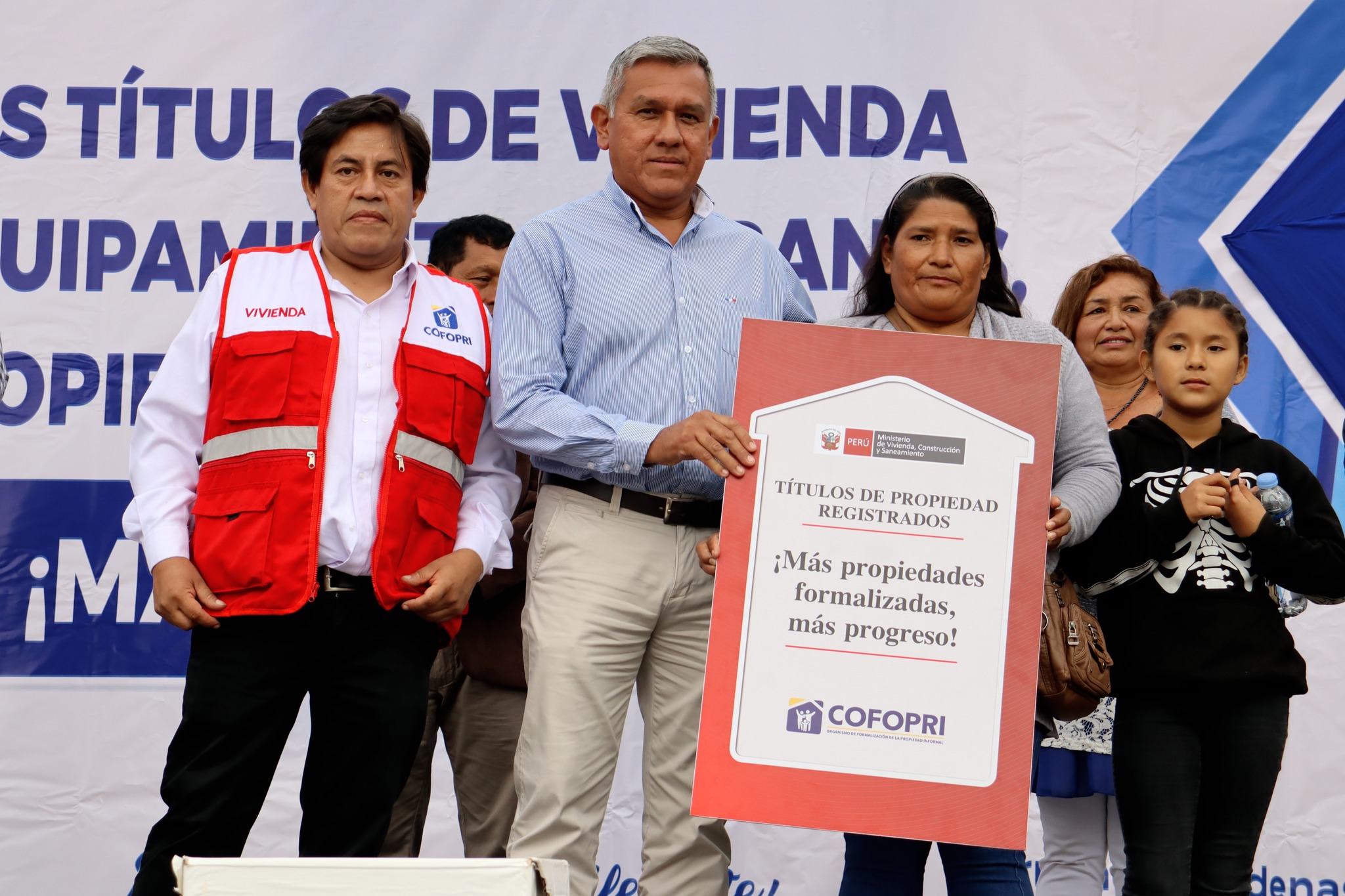 Alcalde Fernando Cárdenas entregó a más familias de Huaral, Chancay y Aucallama, títulos de propiedad