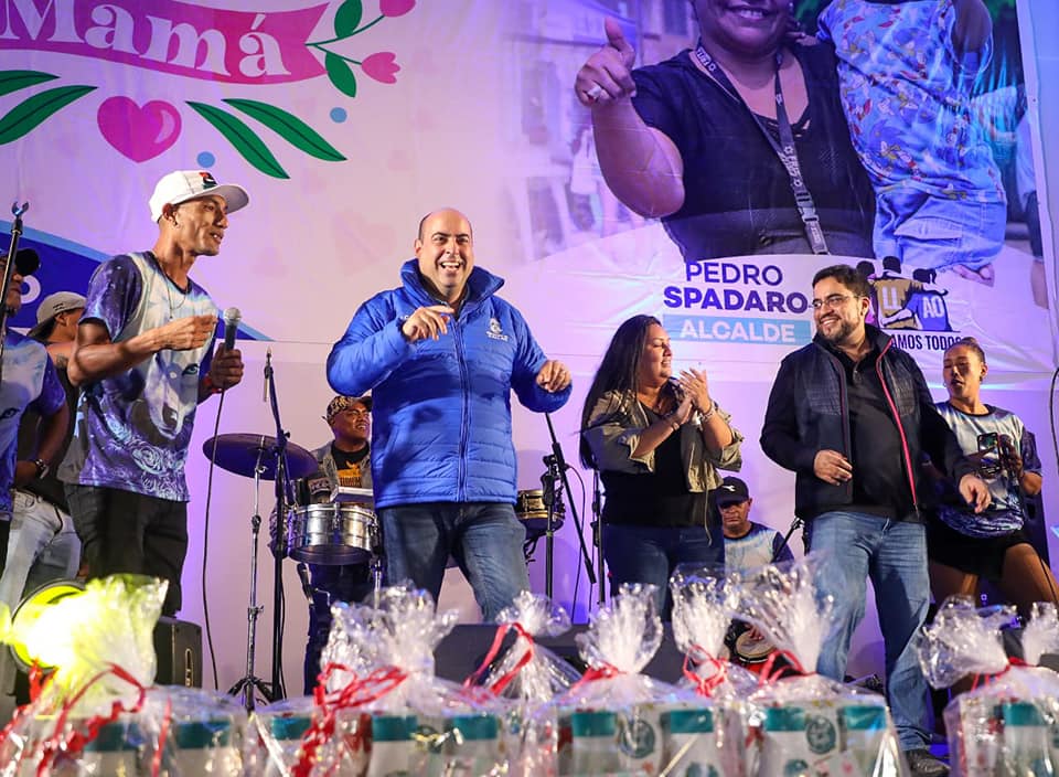 Con fiesta, música y mucha diversión comenzaron las celebraciones por el Día de la Madre en el Callao.