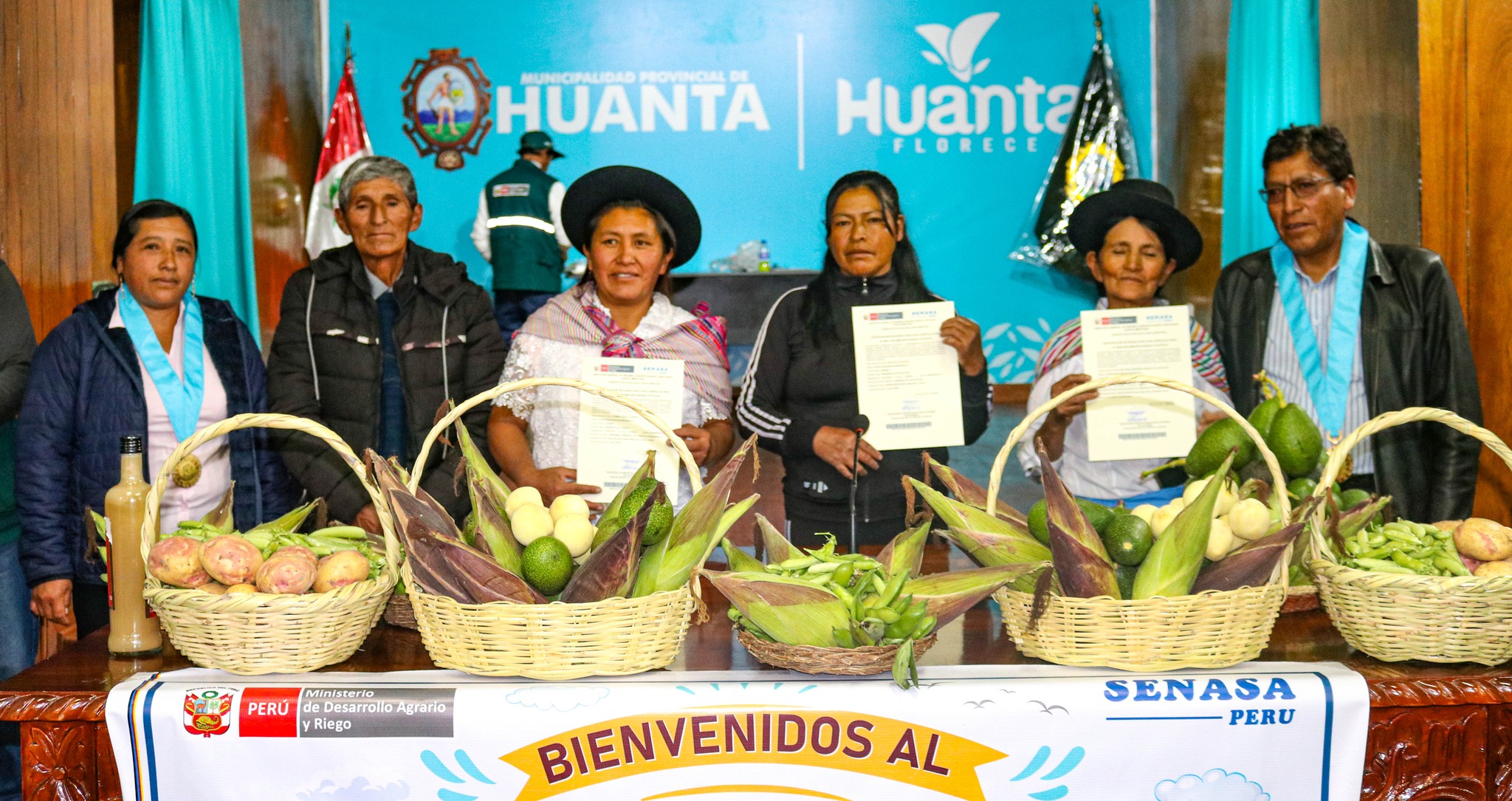 ¡Orgullo huamanguiillino! agricultoras huamanguilllinas recibieron la certificación de buenas prácticas agrícolas por parte del Servicio Nacional de Sanidad Agraria (SENASA).