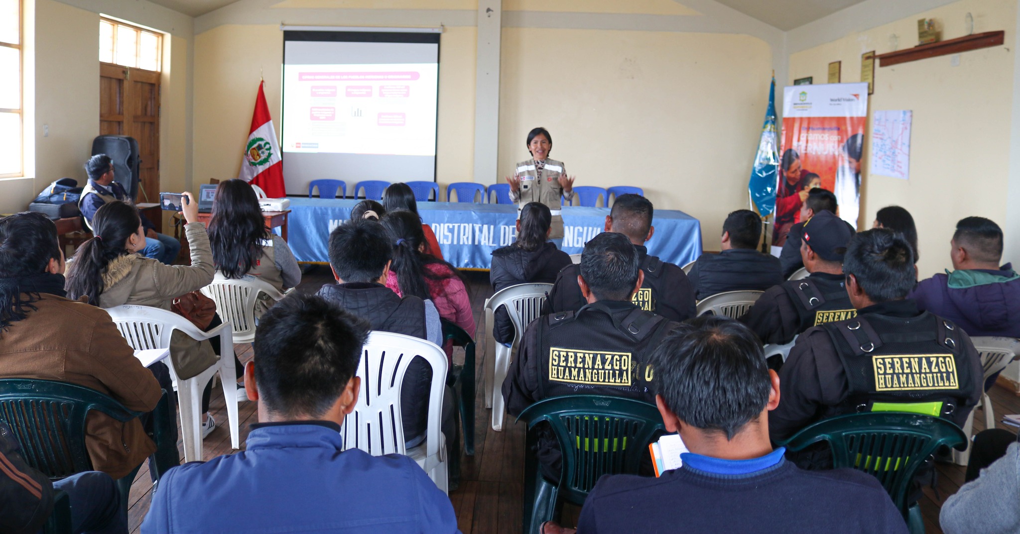 Taller sobre la “La Incorporación del Enfoque Intercultural en la Gestión Pública" dirigido a servidores públicos de la Municipalidad Distrital de Huamanguilla.