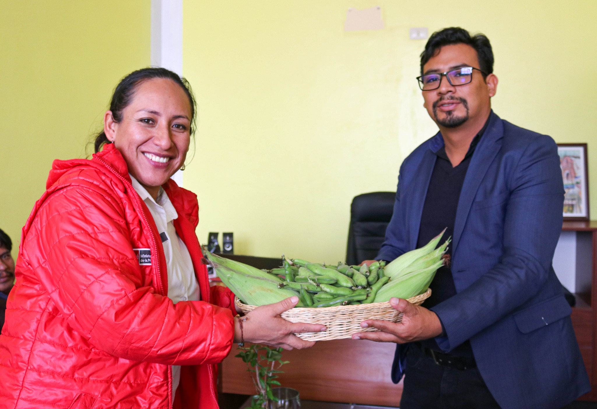 La Municipalidad Distrital de Huamanguilla comprometidos con nuestros pequeños y medianos productores.
Se llevó a cabo el "Taller sobre el acceso de pequeños y medianos productores a los mercados de manera sostenible y competitiva" a cargo de Sierra y Selva Exportadora y el Ministerio de Producción - Programa Nacional Tu Empresa.