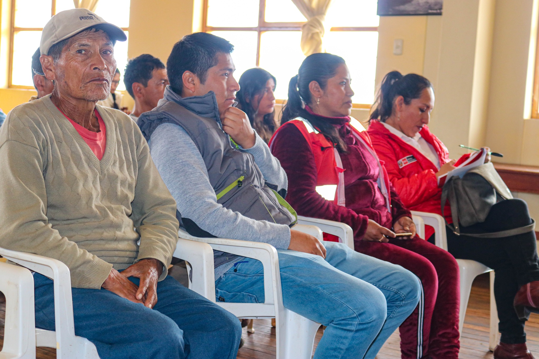 La Municipalidad Distrital de Huamanguilla comprometidos con nuestros pequeños y medianos productores.
Se llevó a cabo el "Taller sobre el acceso de pequeños y medianos productores a los mercados de manera sostenible y competitiva" a cargo de Sierra y Selva Exportadora y el Ministerio de Producción - Programa Nacional Tu Empresa.