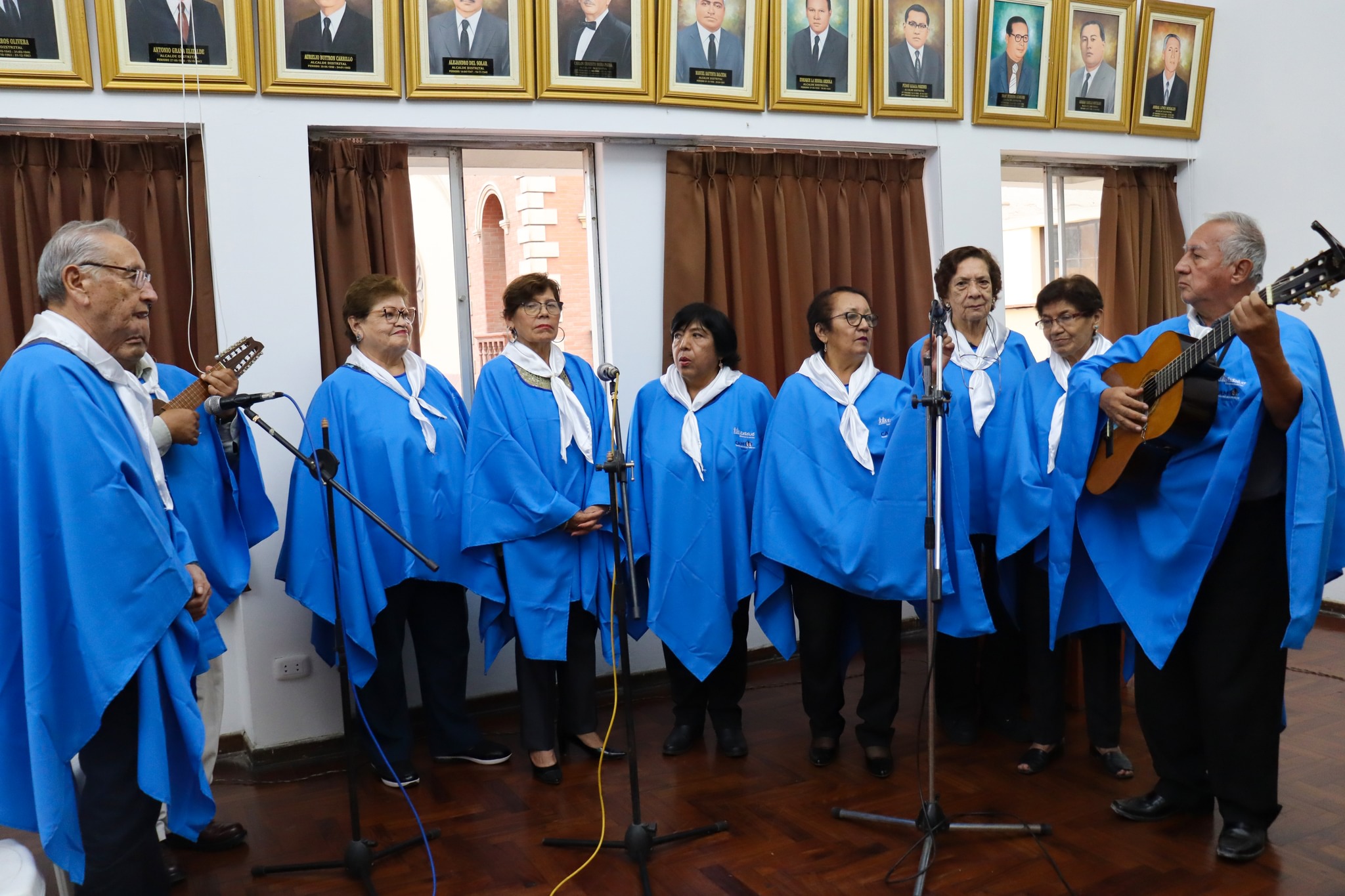 El talento huaralino sorprendió al público en "Recital Poético Musical" realizado por el aniversario provincial
