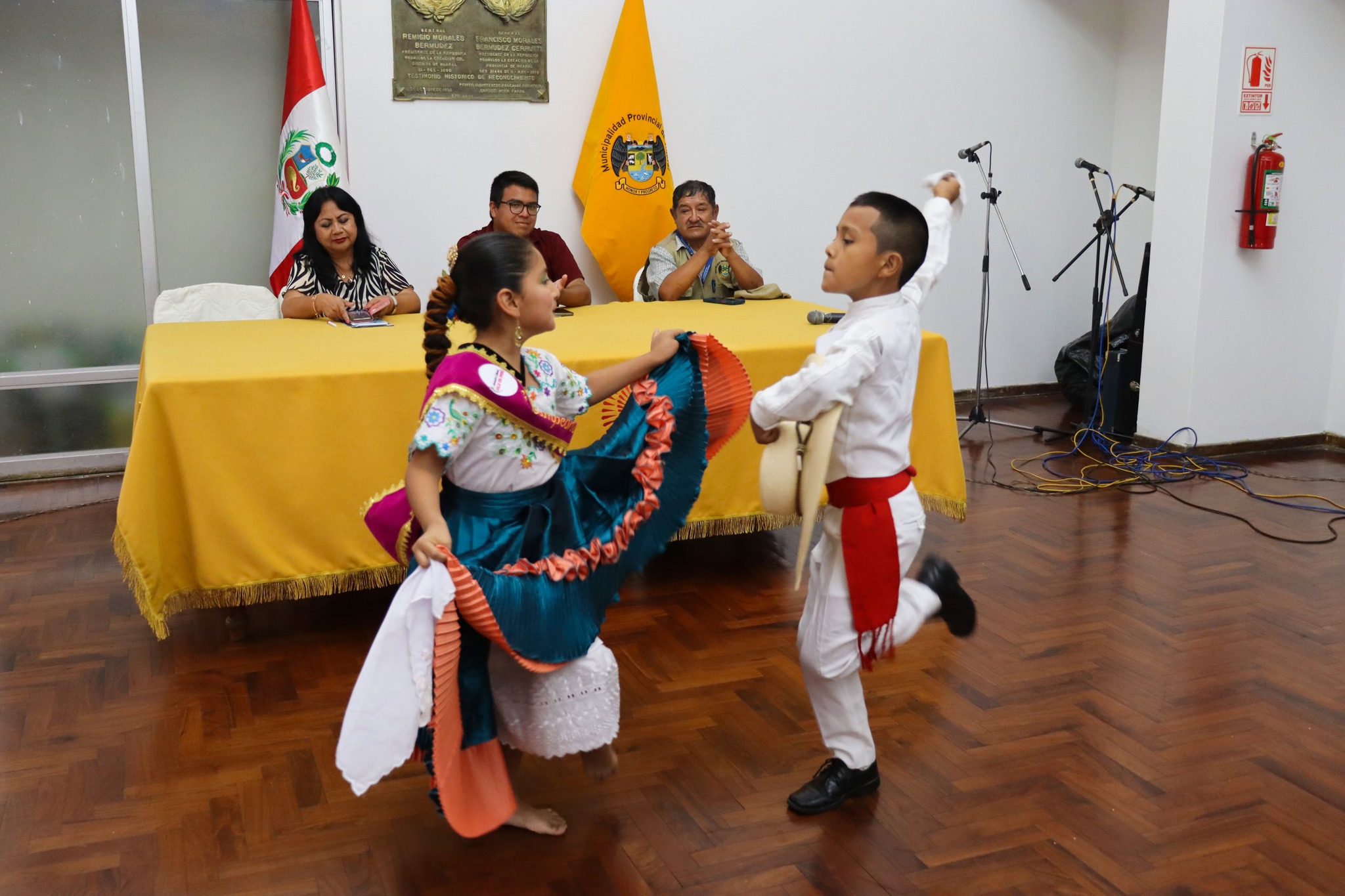 El talento huaralino sorprendió al público en "Recital Poético Musical" realizado por el aniversario provincial