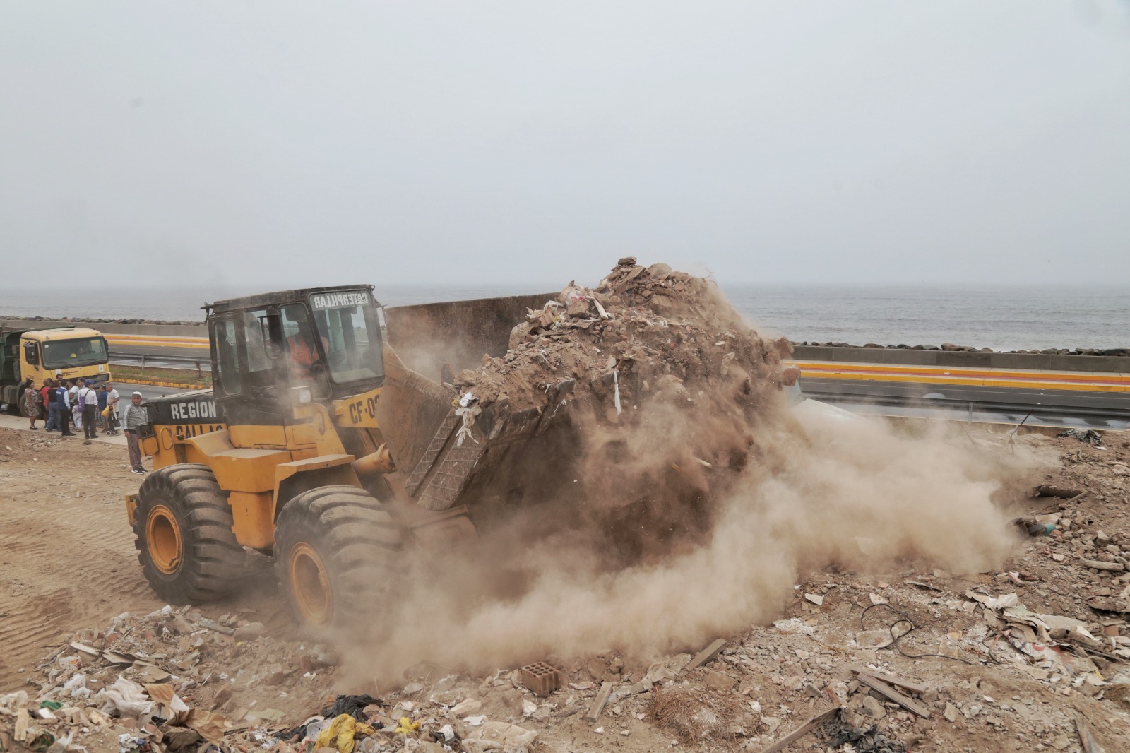 Eliminan más de 1,700 toneladas de basura y desmonte en la Costa Verde Callao