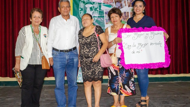 CON ENTRETENIDA TARDE AGASAJARON A MADRES DEL A.H. SANCHEZ CERRO