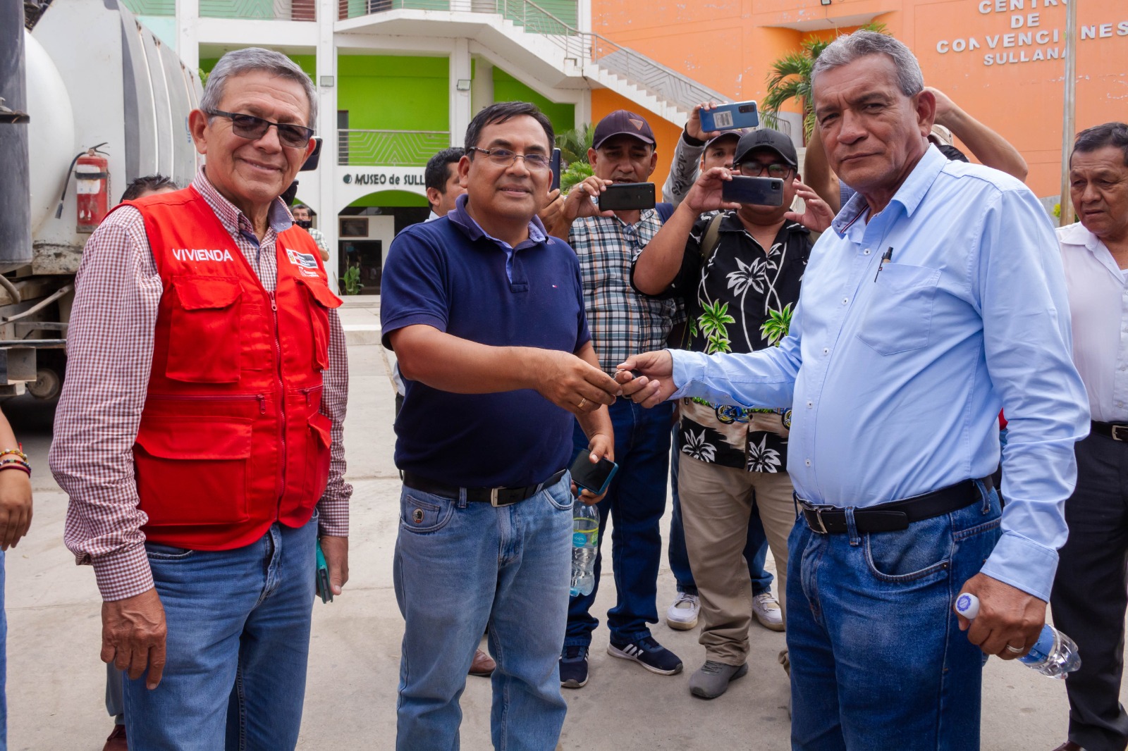 LLEGAN DOS HIDROJETS PARA ATENDER COLAPSO DEL SISTEMA DE ALCANTARILLADO EN SULLANA